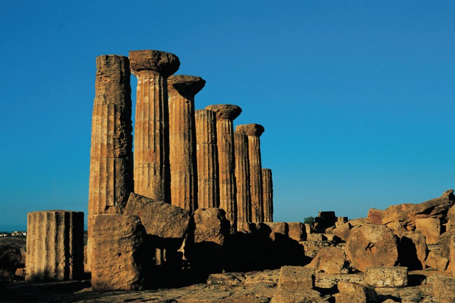 Temple d'Héraclès. Apollon - Iconotec