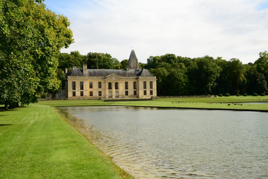 Le château de Méry-sur-Oise. Pack-Shot - Shutterstock.com