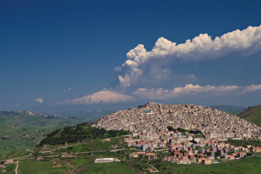 Vue sur la ville de Gangi. Maui01-iStockPhoto