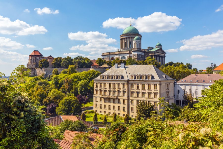 Basilique d'Esztergom. posztos - Shutterstock.com