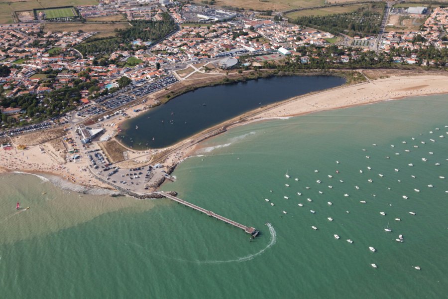 Baie et plan d'eau de La Tranche-sur-Mer. Mairie La Tranche-sur-Mer