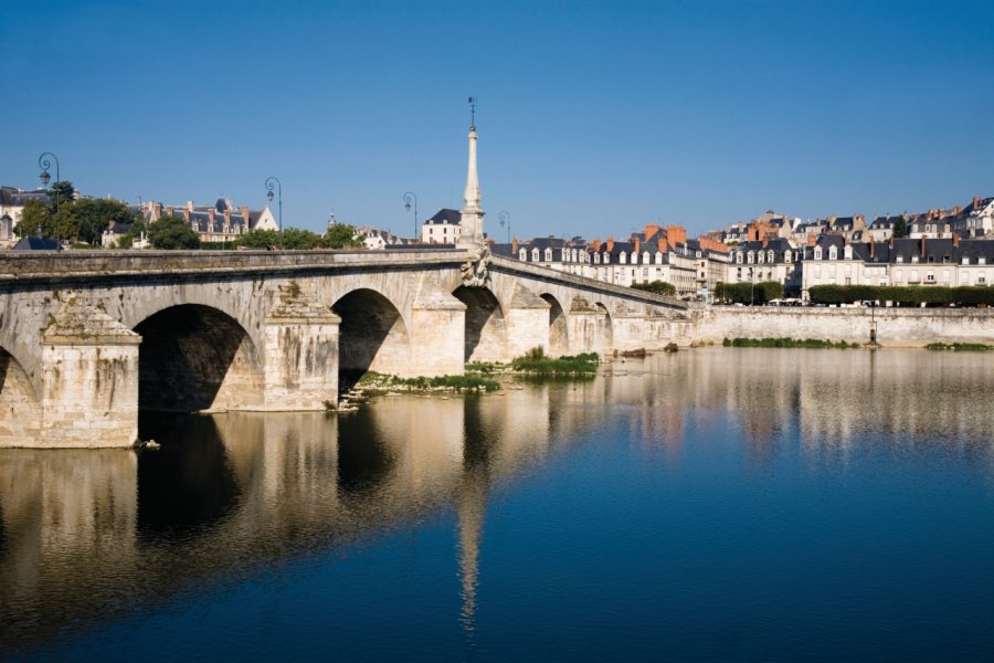 Le pont Jacques-Gabriel de Blois construit au XVIII<sup>e</sup> siècle. (© Schmidt-z - iStockphoto.com))