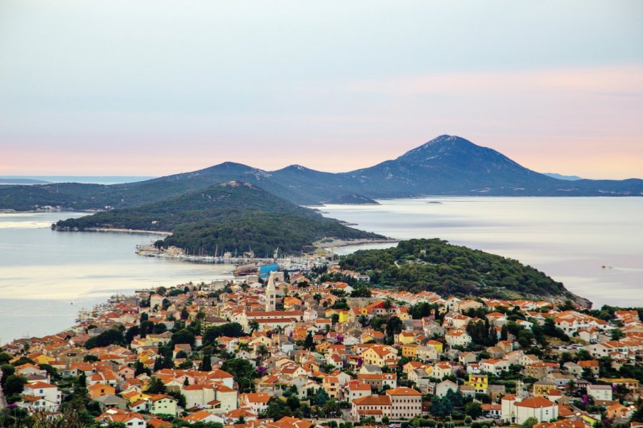 Vue aérienne de la ville de Mali Lošinj. Vjanez - iStockphoto