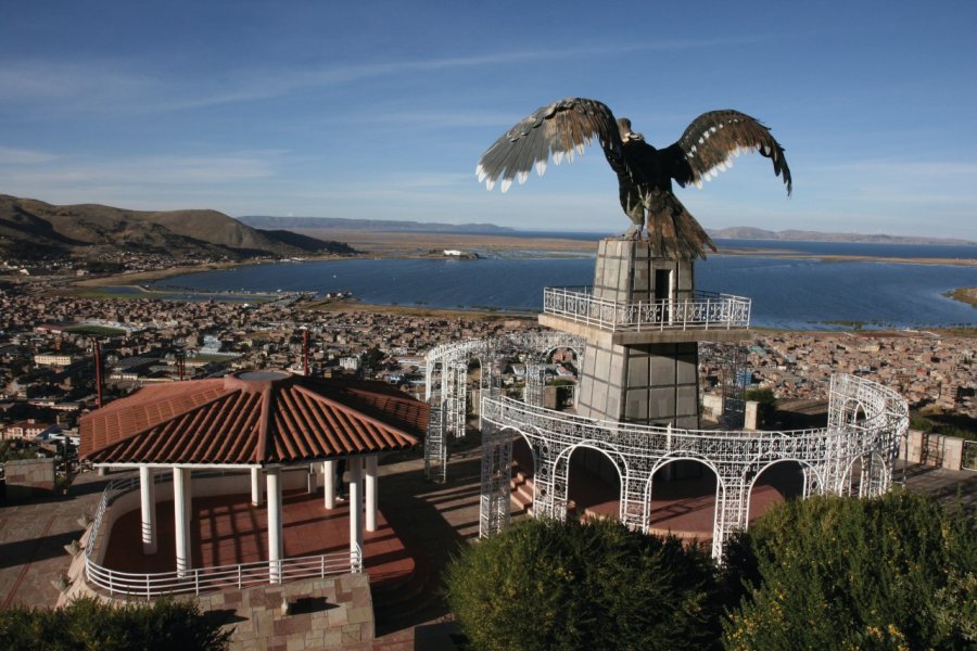 Le condor veille sur la ville au mirador Kuntur Wasi. Stéphan SZEREMETA