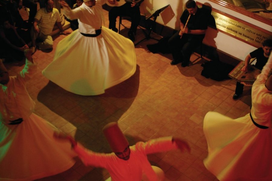 Danses de dérviches tourneurs. (© Sébastien Cailleux))