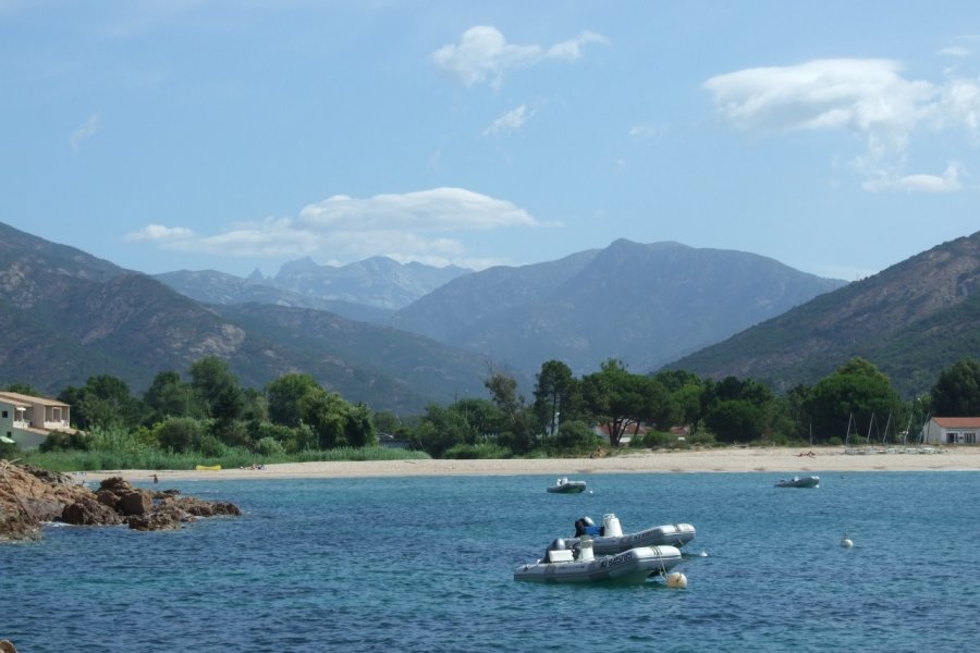 <sub>Bateaux au mouillage devant la plage de Sagone.<br /></sub> Xavier Bonnin