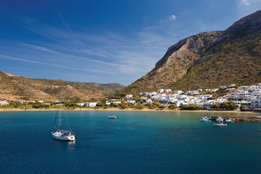 La baie de Kamares. milangonda - iStockphoto