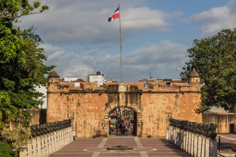 La Puerta del Conde. Matyas Rehak - Shutterstock.com