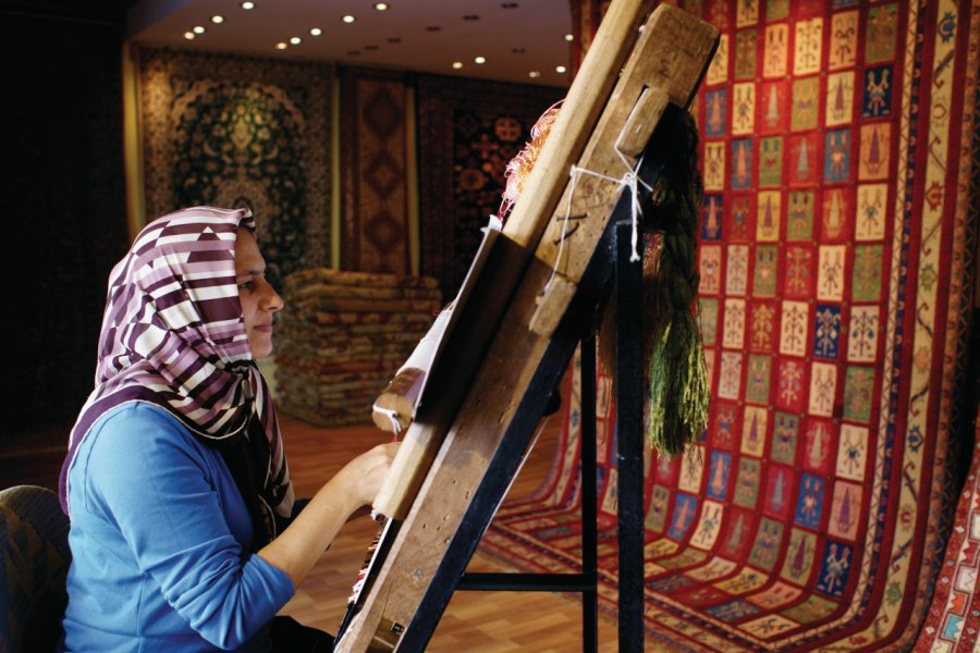 Confection manuelle d'un tapis Turc (boutique Bosphorus). Sébastien Cailleux