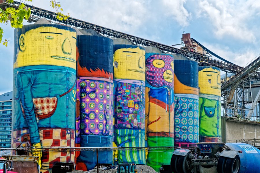 Silos peints par Gustavo et Otavio Pandolfo sur l'île Granville, à Vancouver. Darryl Brooks - Shutterstock.com