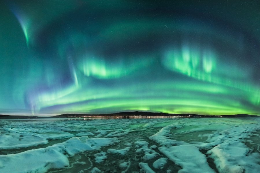 Aurore boréale sur Trondheim. Dariusz Bruhnke - Shutterstock.com