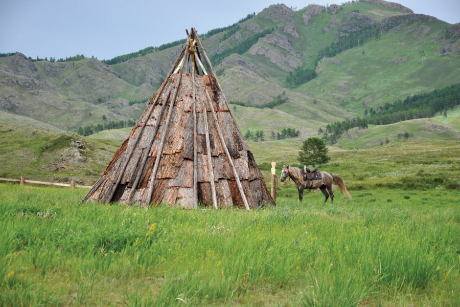 Habitat traditionnel à l'écomusée de Kazanovka. Khakassia Tourist Information Centre
