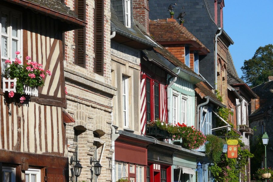 Les façades à colombages de Beaumont-en-Auge. www.calvados-tourisme.com