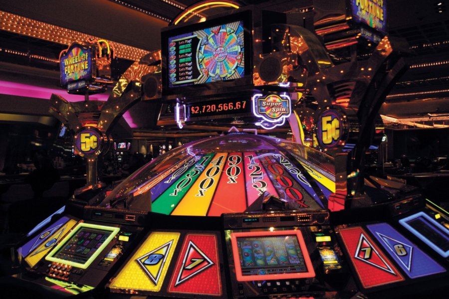 Les casinos déclinent toutes sortes de jeux d'argent... Stéphan SZEREMETA