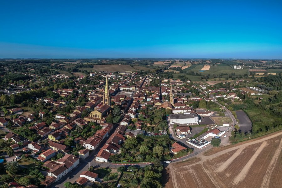 Vue aérienne du village Martin Graille Drone - stock.adobe.com