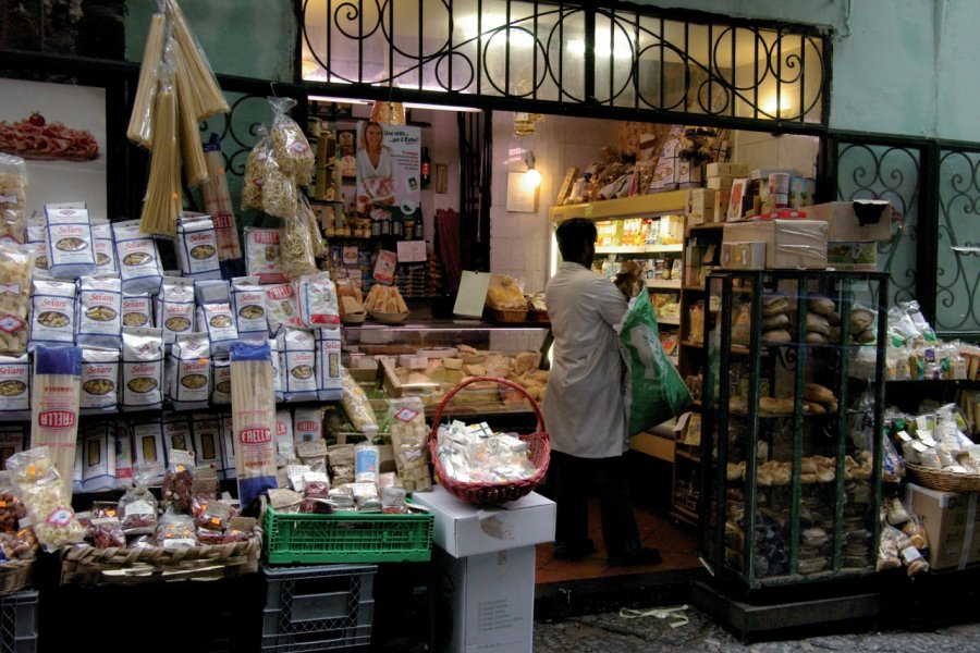 Ruelle typique du vieux Naples. Stéphan SZEREMETA