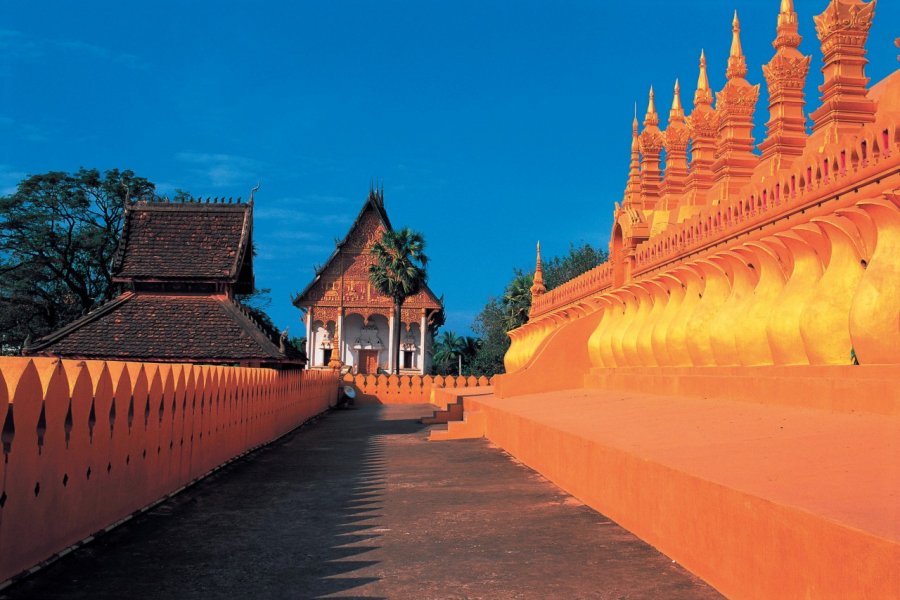 Vat That Luang. Hugo Canabi - Iconotec