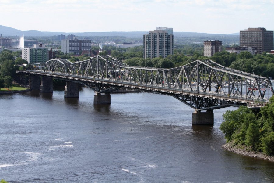 Le pont Alexandra reliant Ottawa à la ville québecoise de Gatineau. Stéphan SZEREMETA