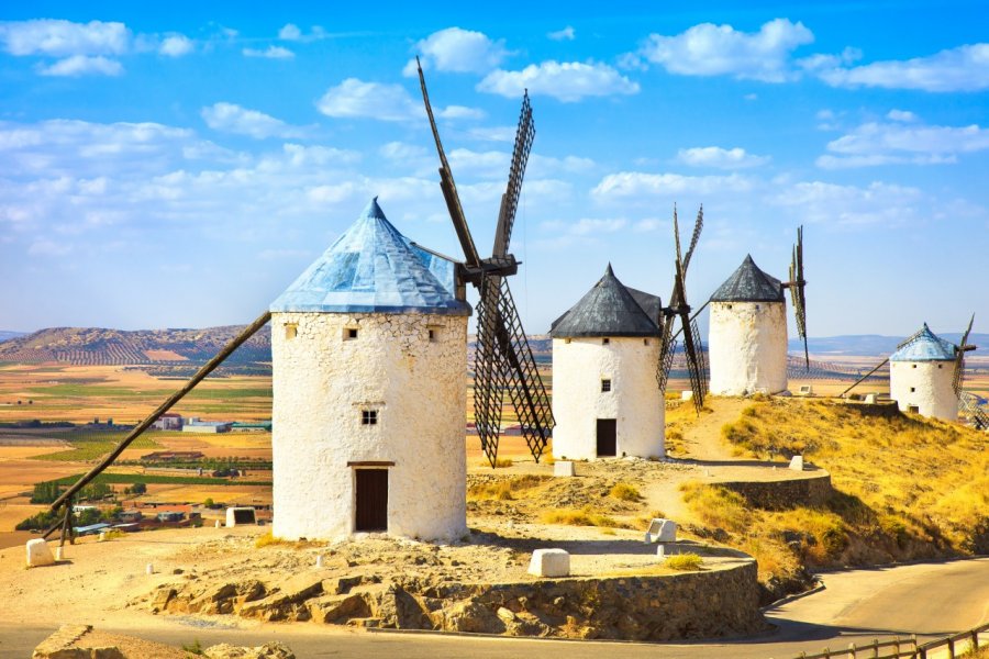 Moulins de Consuegra. StevanZZ - Shutterstock.com