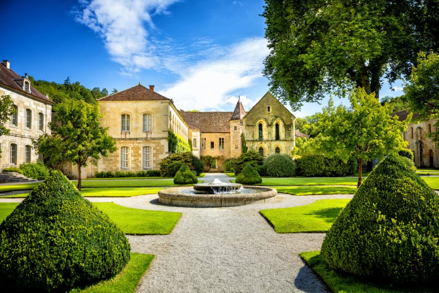 Abbaye de Fontenay. Massimo  / Adobe Stock