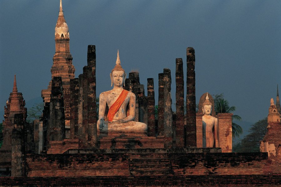 Wat Mahathat, principal temple de la cité de Sukhothai. Cali - Iconotec