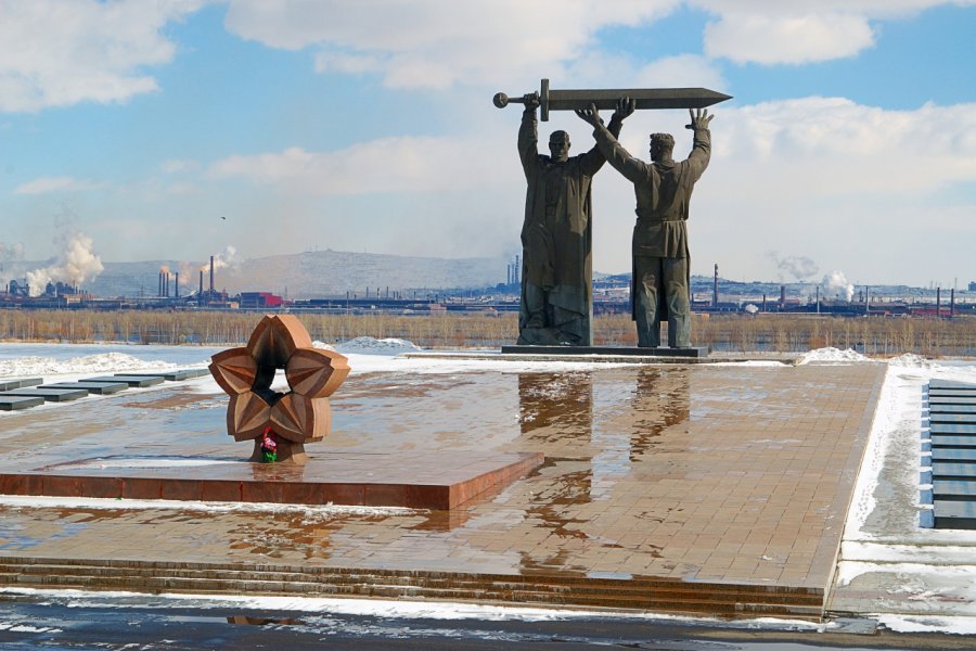 Monument Tyl Frontou en hommage aux patriotes de l'arrière-front de la Seconde Guerre mondiale Alexey Gostev
