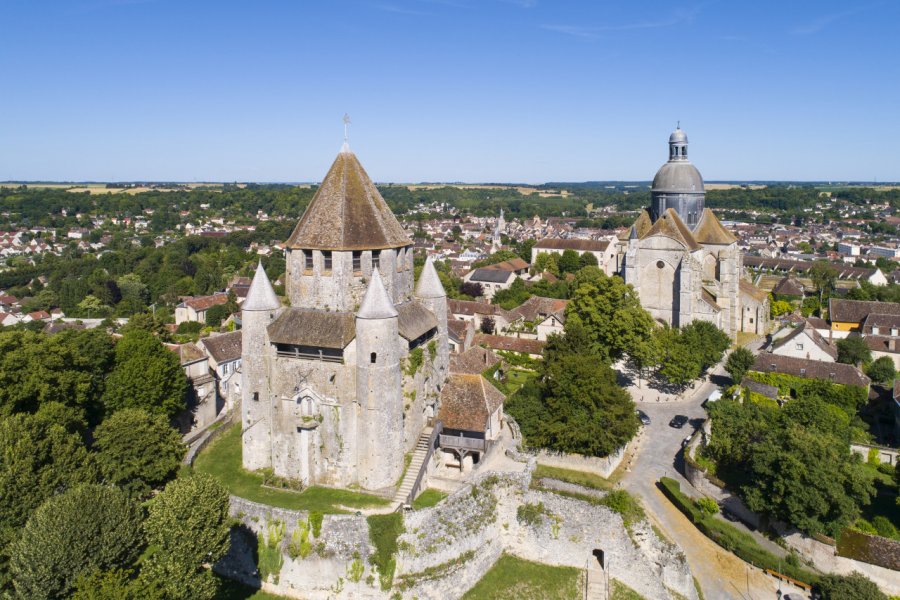 La Tour César et la l'église Saint-Quiriace. s4svisuals - stock.adobe.com