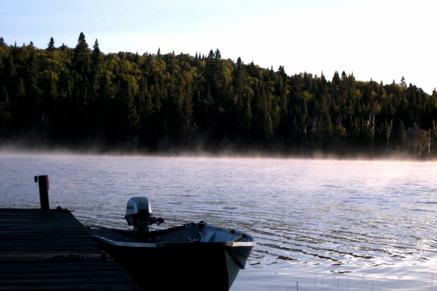 Levée du jour sur un des nombreux lacs de la Mauricie. Anne MOY