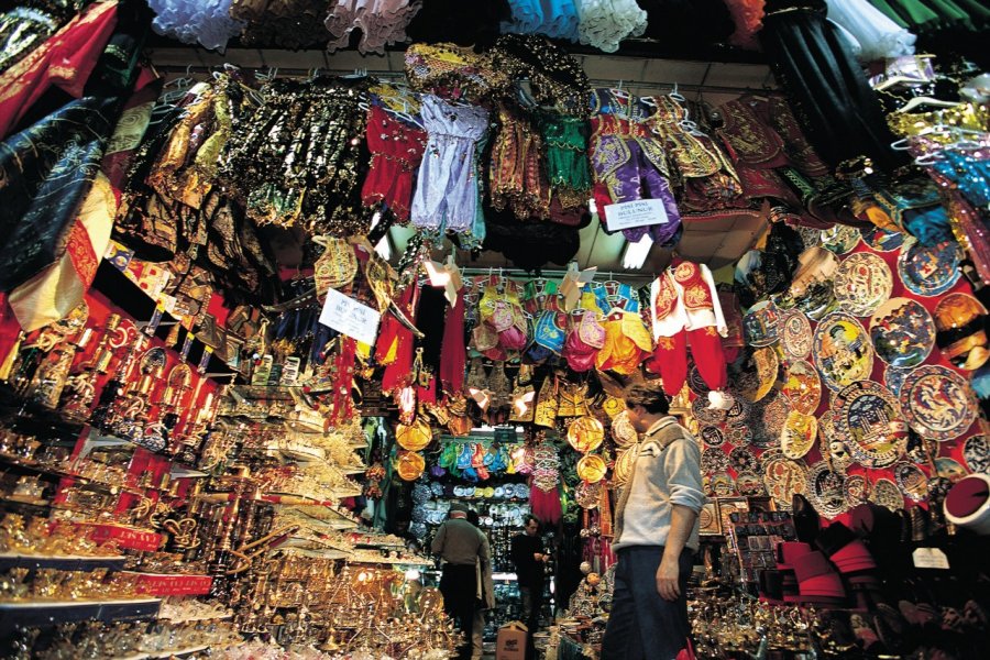 Souvenirs turcs au Grand Bazar. (© Ali IZMIR - Iconotec))