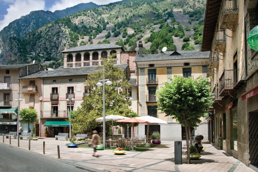 Place du Prince Benlloch Ministère du tourisme du gouvernement d'Andorre / Andorra Tourisme