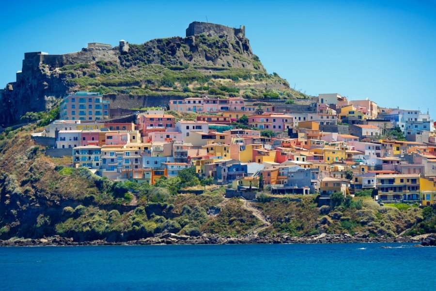 Le village médiéval de Castelsardo. Levranii - Shutterstock.com