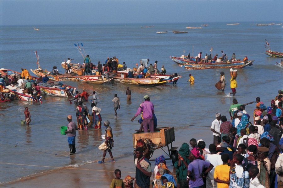 Retour des pêcheurs à Mbour. S.Nicolas - Iconotec