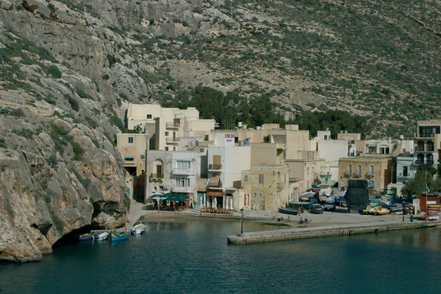 Xlendi au creux des falaises. Stéphan SZEREMETA