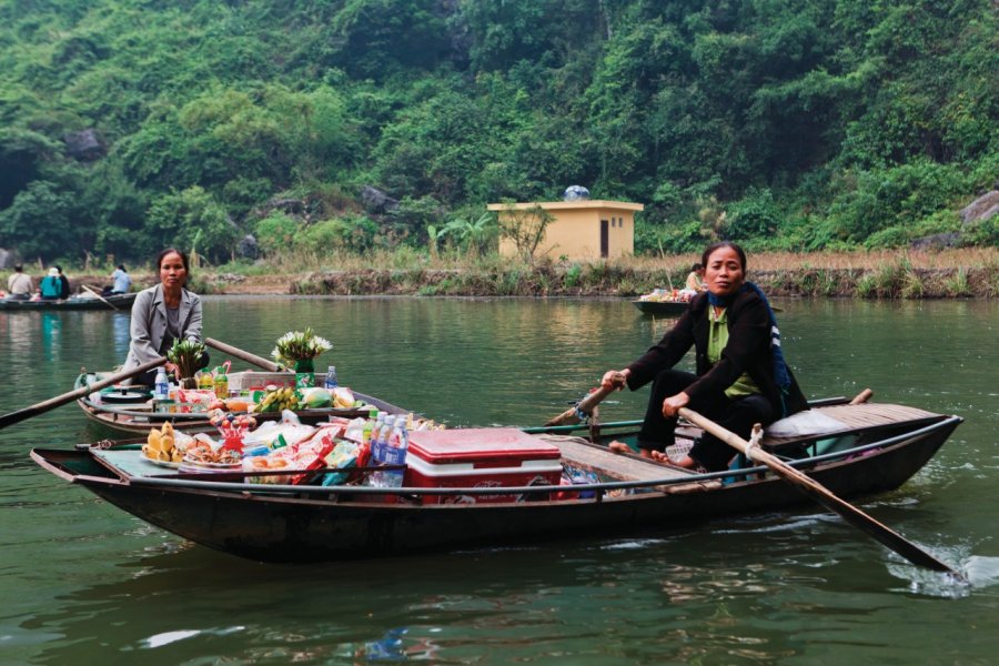 Tam Coc, navigation sur le fleuve Hoang Long. Philippe GUERSAN - Author's Image