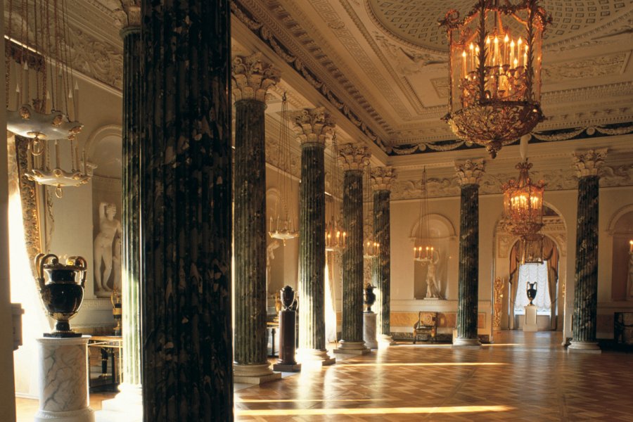 Palais Revolyutsii. John Frechet - Iconotec