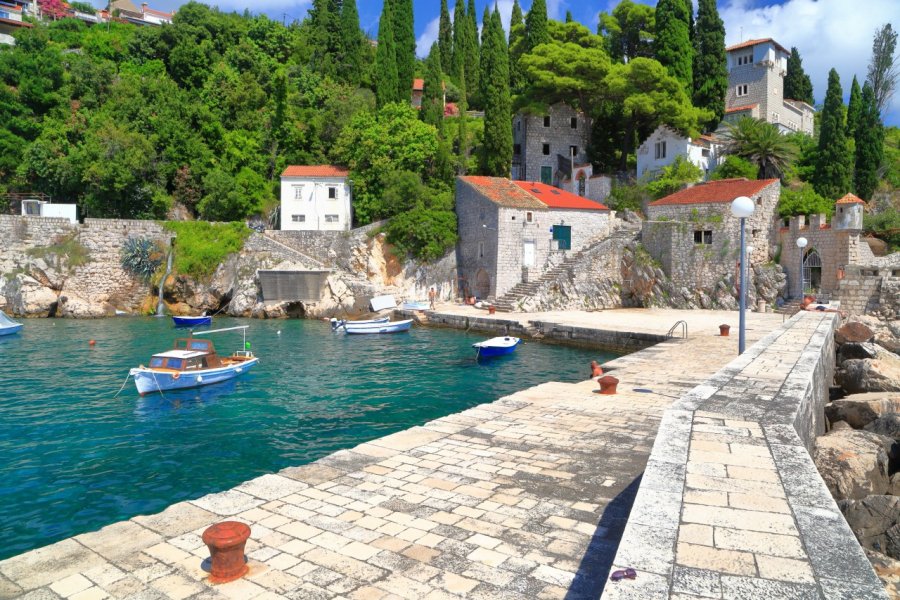 Petit port de Trsteno. Inu - Shutterstock.com