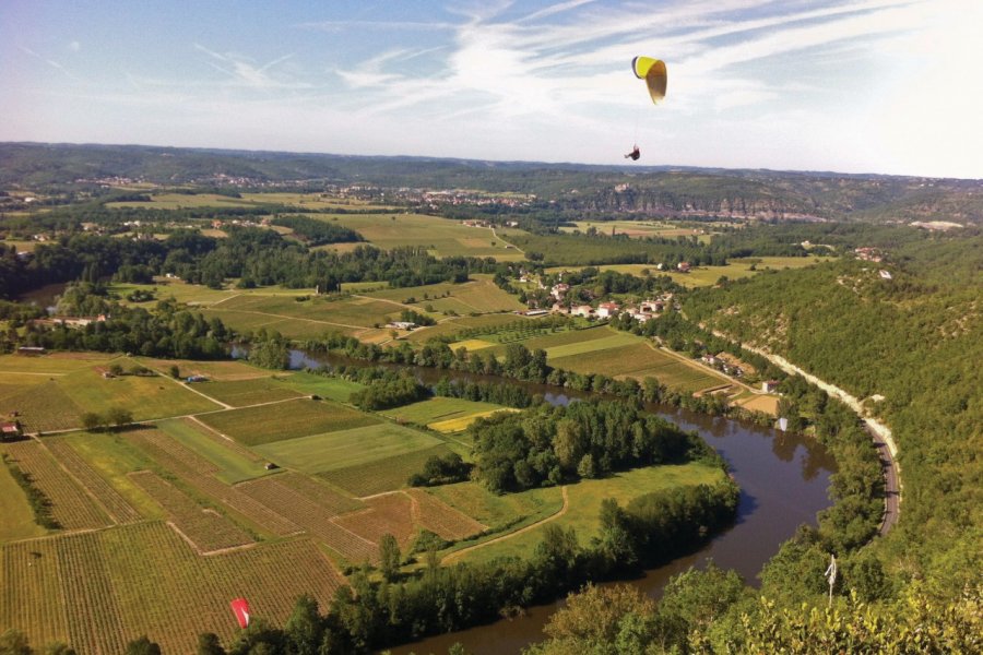 Parapente à Douelle. Lot Tourisme - E. Ruffat