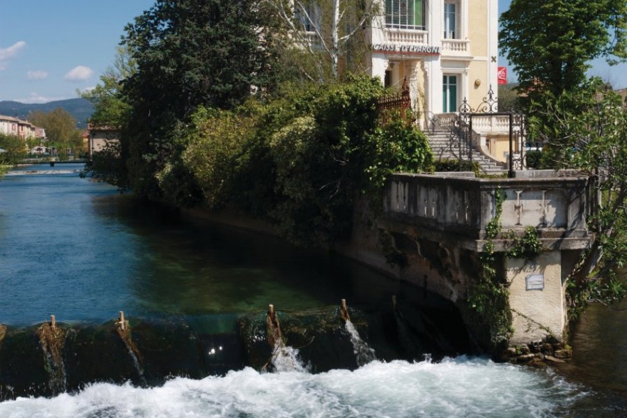 Les canaux à L'Isle-sur-la-Sorgue (© Lawrence BANAHAN - Author's Image))