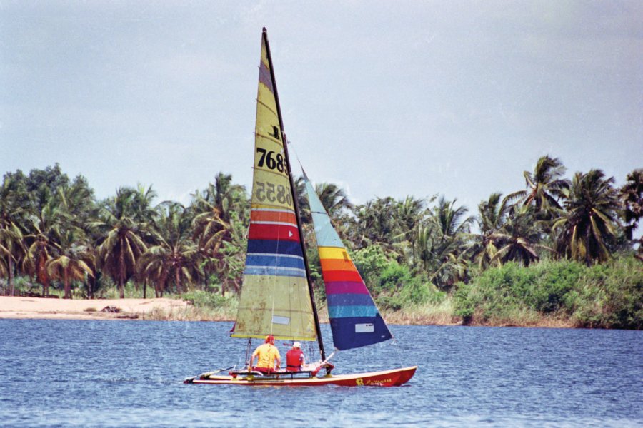Sports nautiques à Ada. Ghana Tourist Board
