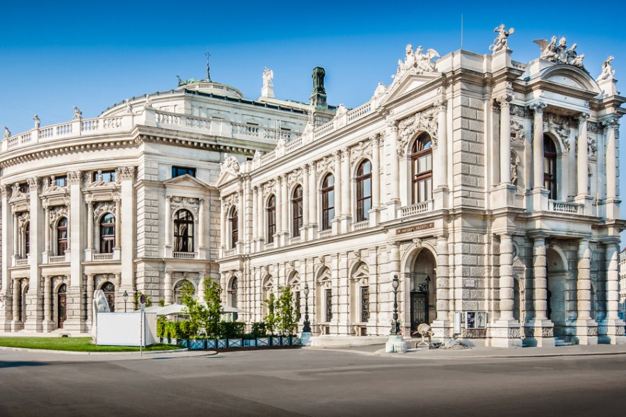 L'historique Théâtre National, le Burgtheater. shutterstock - canadastock