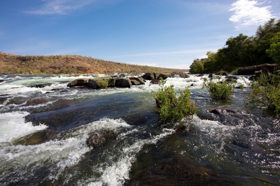 Le fleuve Sénégal vers le village de Kayes, dans le nord du pays. Watch The World - Shutterstock.com