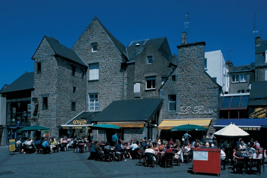 Place du Chai PIERRE DELAGUÉRARD - ICONOTEC