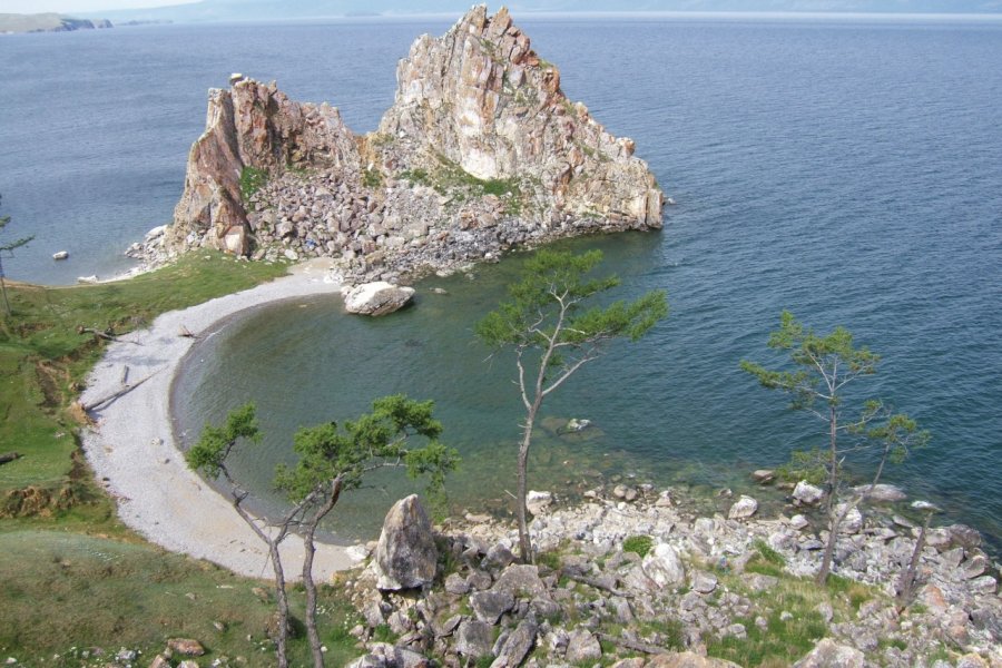 Le rocher, maison du dieu bouriate d'Olkhon Stéphan SZEREMETA
