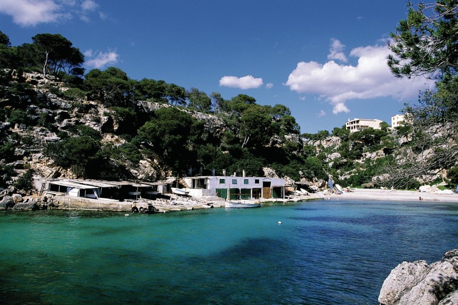 Cala Pi, plage au fond d'une cala profonde. Hervé Bernard - Iconotec