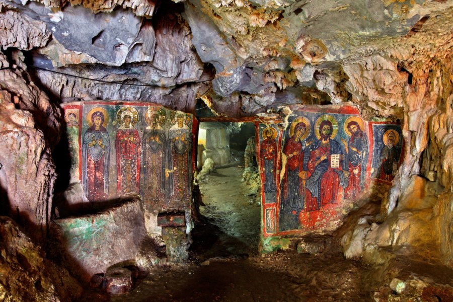 Intérieur de la grotte d'Aghia Sofia. Heracles Kritikos - Shutterstock.com