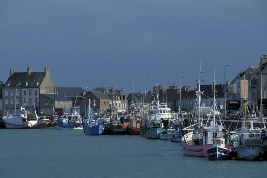 Port de Saint-Vaast-la-Hougue TOM PEPEIRA - ICONOTEC