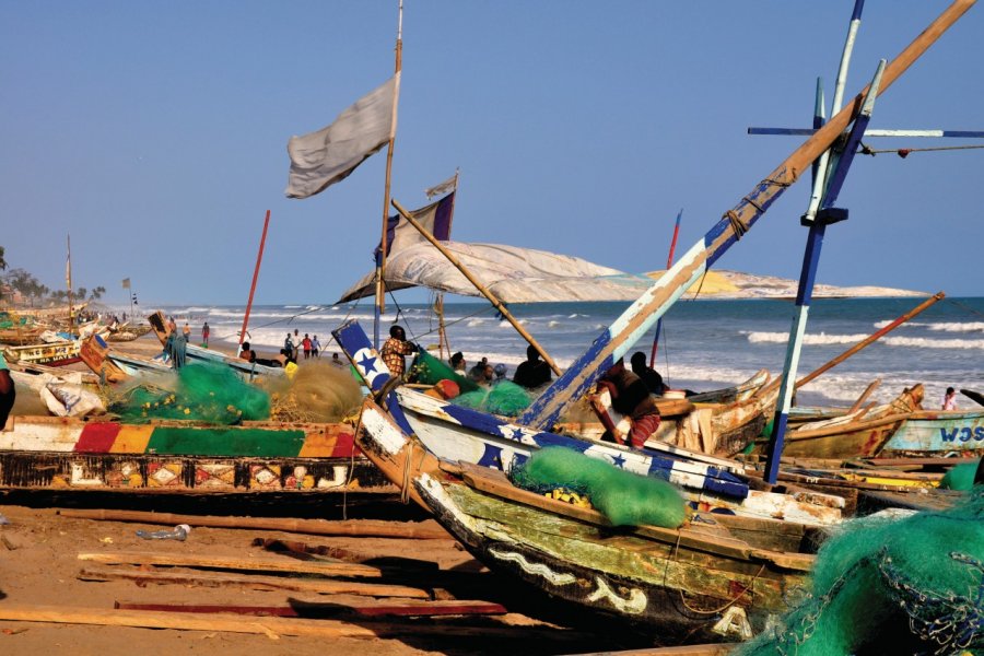 Bateaux de pêcheurs sur le littoral. Renate W. - Fotolia