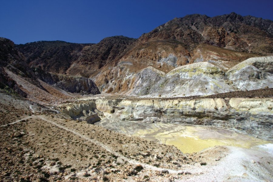 Volcan de Nissiros. Lifeinapixel - Fotolia