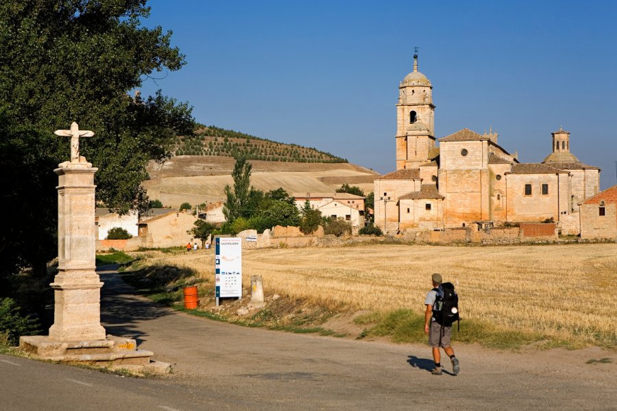 Pélerin sur les chemins de Compostelle, Castrojeriz. LLUCO - Shutterstock.com