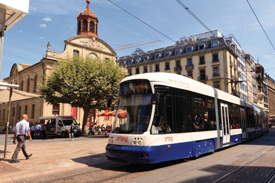 Tram devant le temple de la Fusterie. Philippe GUERSAN - Author's Image